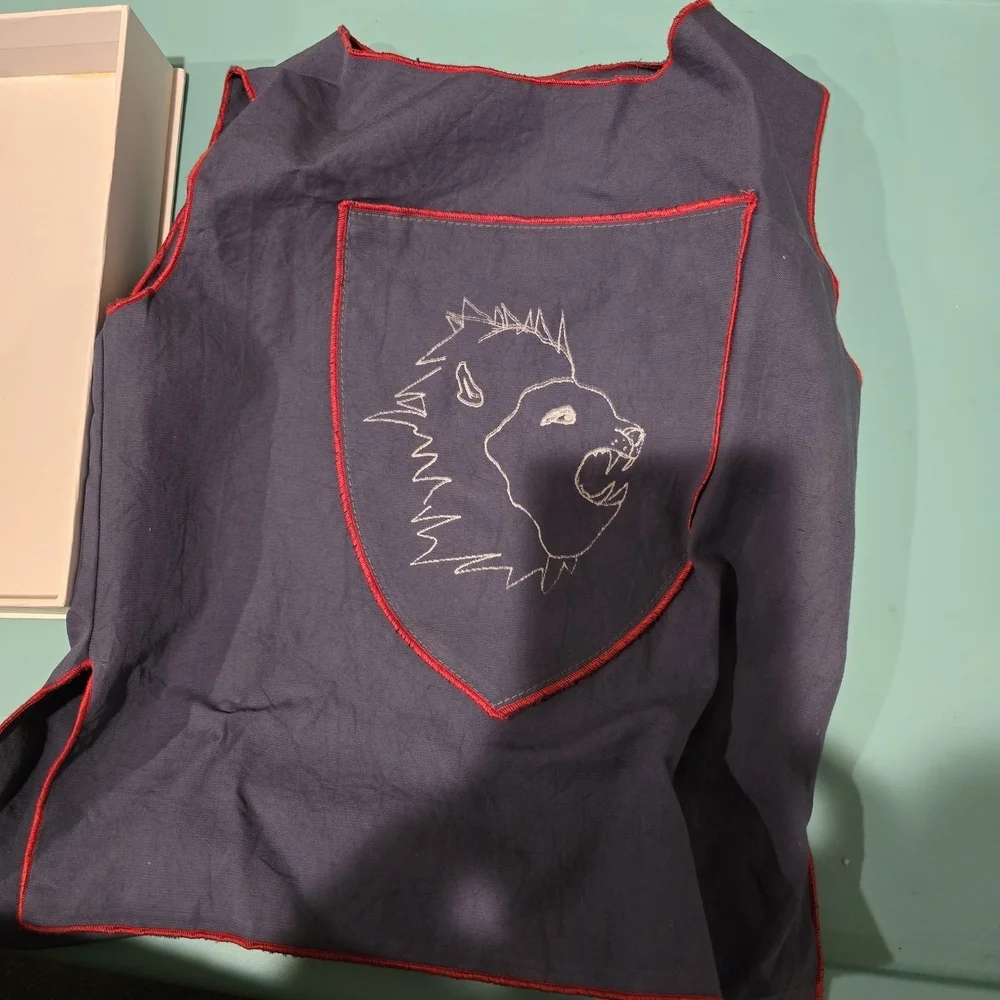 Wovenplay Knight Costume in Black, Lion Crest